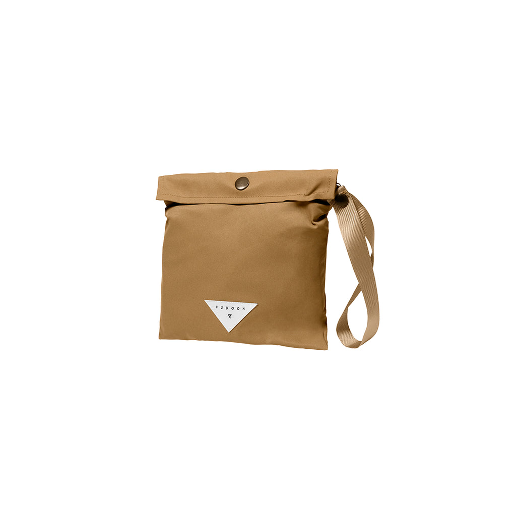 Capuche de pluie Fudini camel pratique pochon