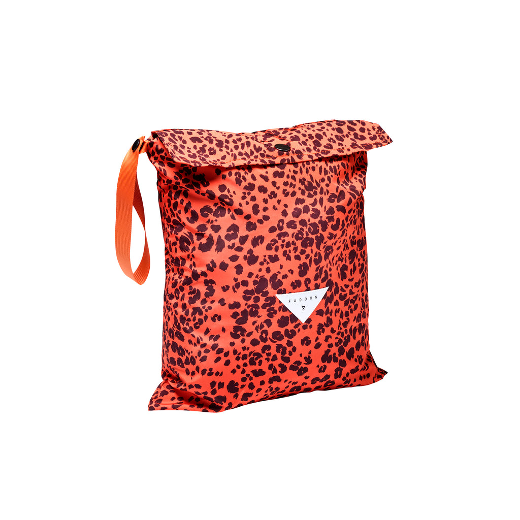 Pull-on hood Fudoon in animal print orange and camel